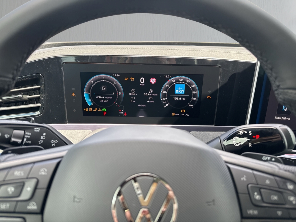 Fahrzeugabbildung Volkswagen Passat Variant 2.0 TDI DSG 4M R-Line AHK Standheiz PANO IQ.Drive