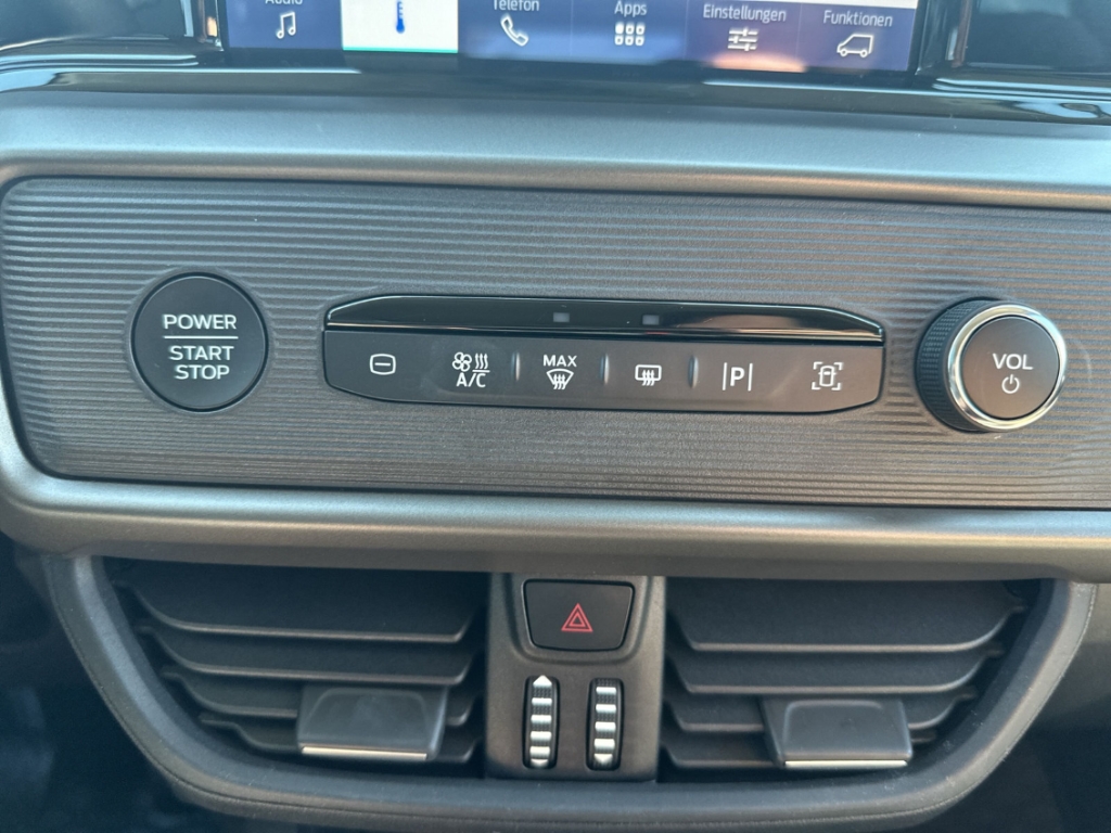 Fahrzeugabbildung Ford Tourneo Courier Titanium AHK AAC LM17 Winterpak. LED TFL
