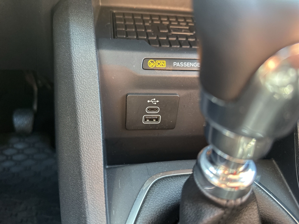 Fahrzeugabbildung Ford Tourneo Courier Titanium AHK AAC LM17 Winterpak. LED TFL
