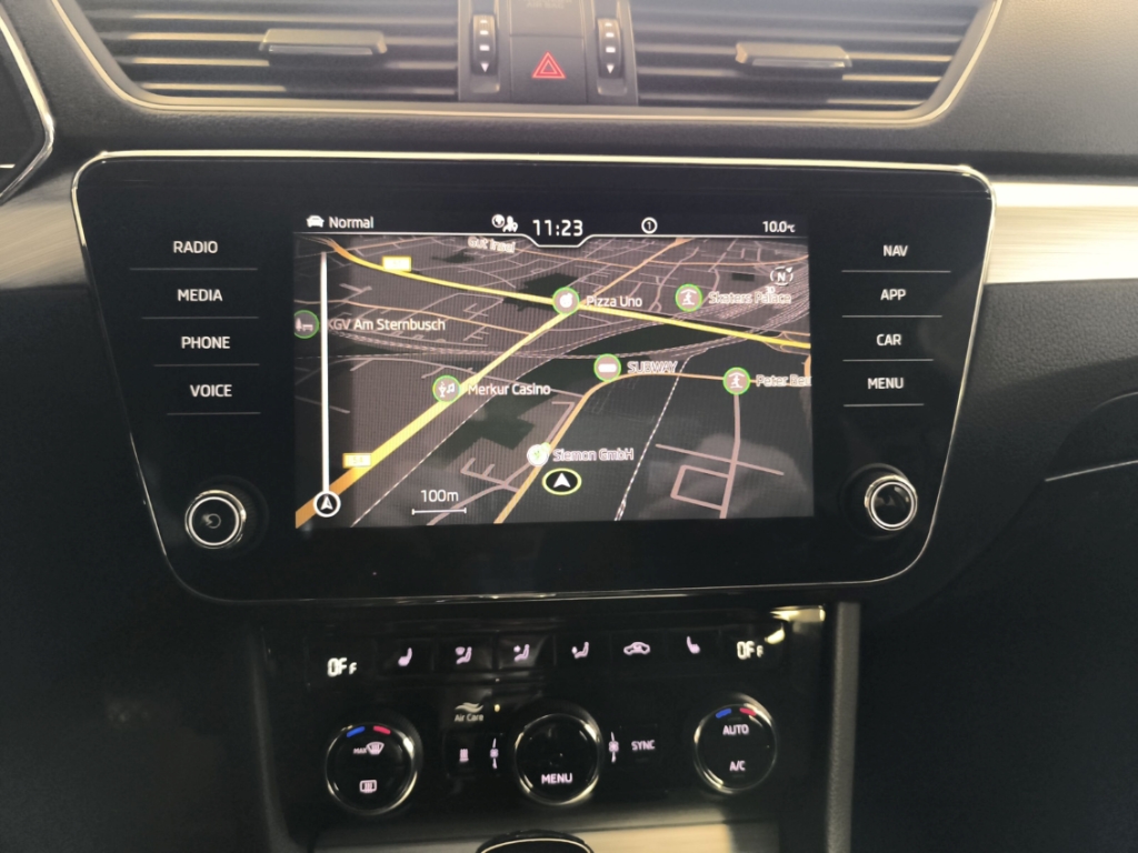 Fahrzeugabbildung SKODA Superb Combi 1.4TSI iV DSG Ambition Navi SHZ PDC