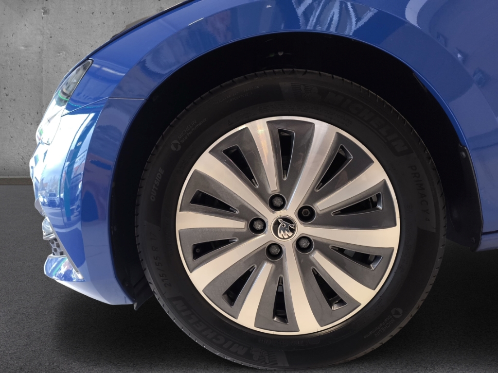 Fahrzeugabbildung SKODA Superb Combi 1.4TSI iV DSG Ambition Navi SHZ PDC