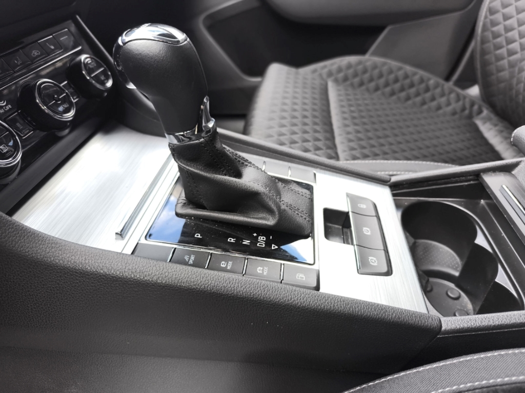 Fahrzeugabbildung SKODA Superb Combi 1.4TSI iV DSG Ambition Navi SHZ PDC