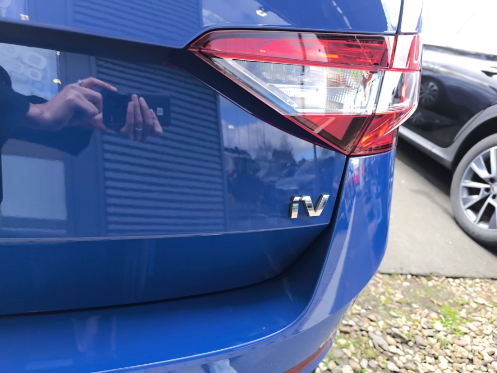 Fahrzeugabbildung SKODA Superb Combi 1.4TSI iV DSG Ambition Navi SHZ PDC