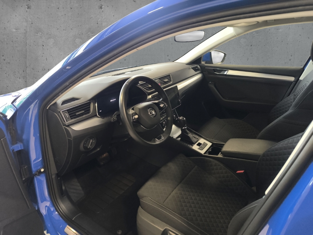 Fahrzeugabbildung SKODA Superb Combi 1.4TSI iV DSG Ambition Navi SHZ PDC