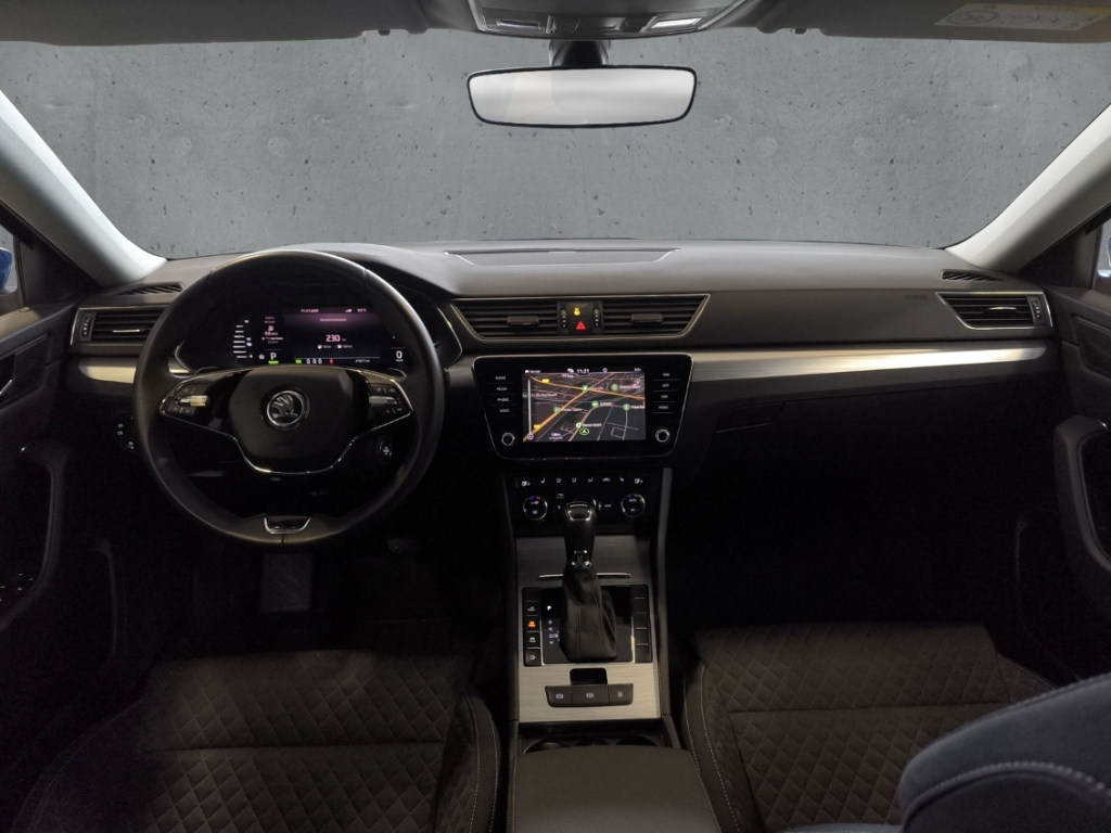 Fahrzeugabbildung SKODA Superb Combi 1.4TSI iV DSG Ambition Navi SHZ PDC