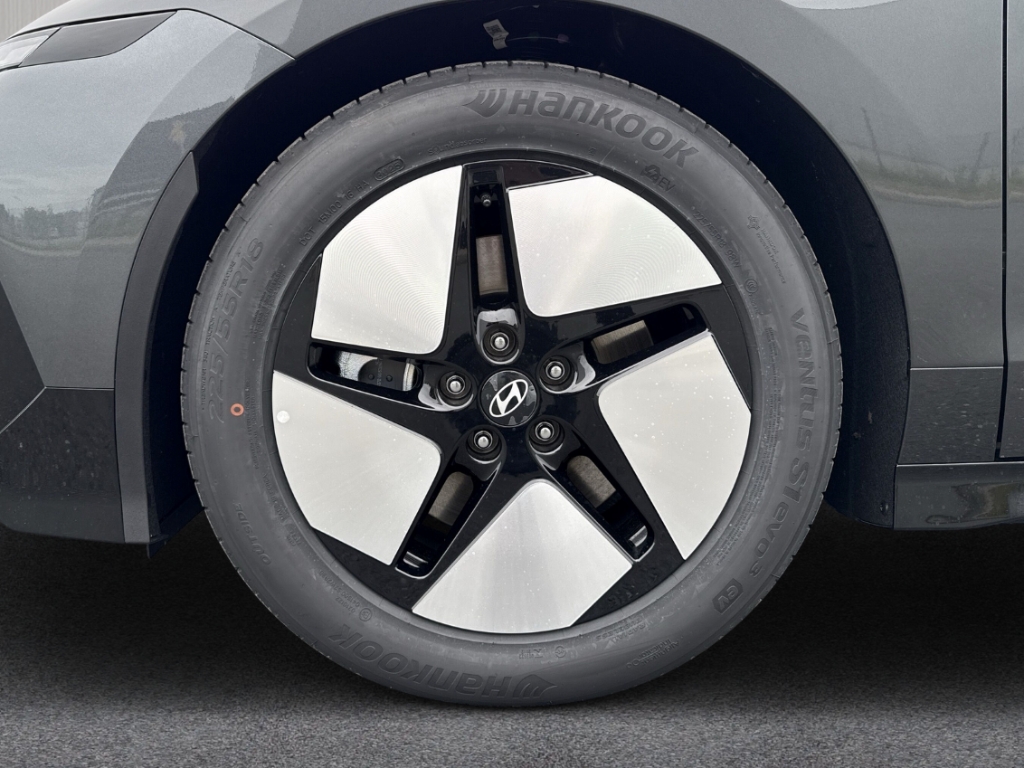 Fahrzeugabbildung Hyundai IONIQ 6 EV FL MY26 84kWh 2WD CENTRIQ Matrix LED Blendfreies Fernl. Kurvenlicht ACC