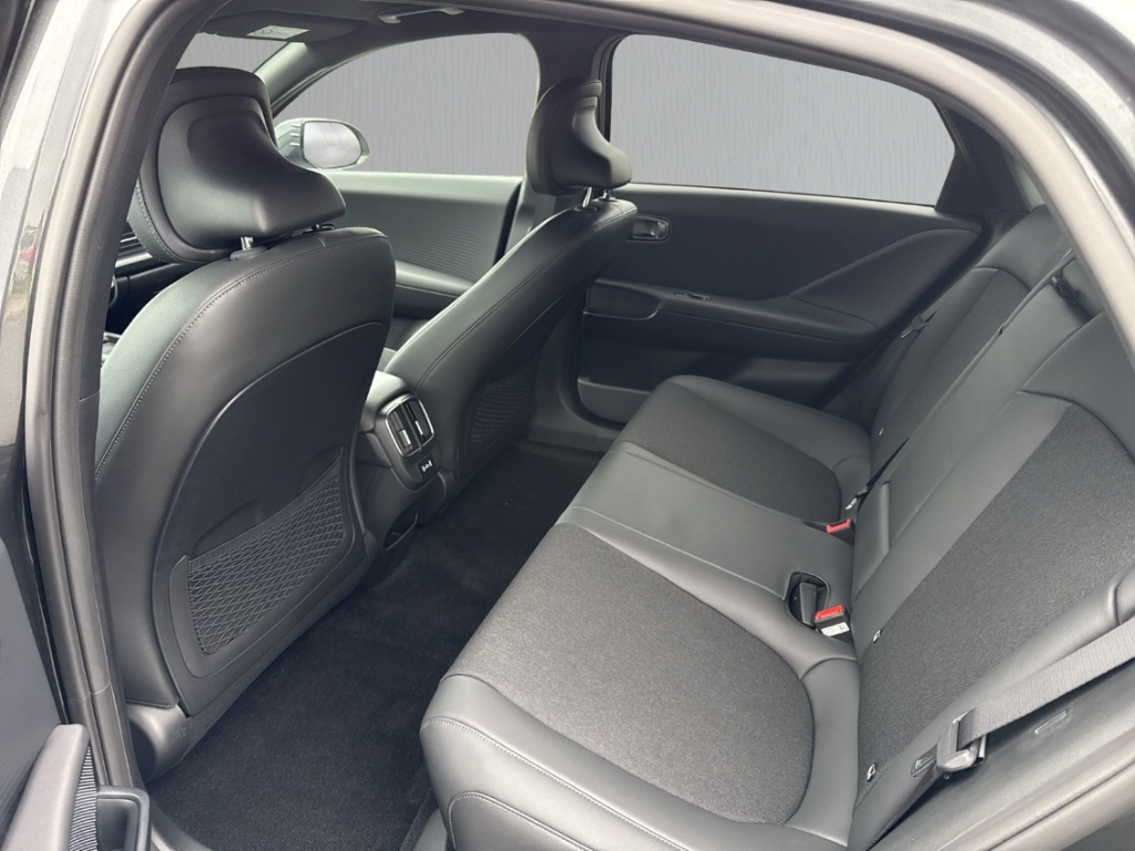 Fahrzeugabbildung Hyundai IONIQ 6 EV FL MY26 84kWh 2WD CENTRIQ Matrix LED Blendfreies Fernl. Kurvenlicht ACC