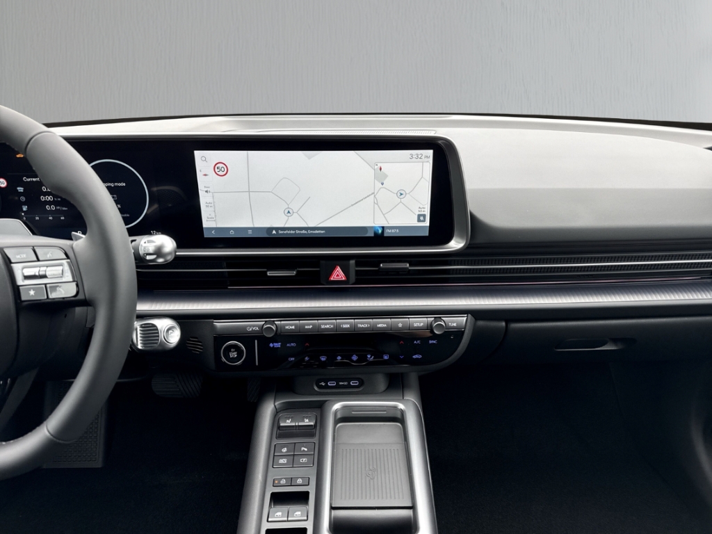 Fahrzeugabbildung Hyundai IONIQ 6 EV FL MY26 84kWh 2WD CENTRIQ Matrix LED Blendfreies Fernl. Kurvenlicht ACC