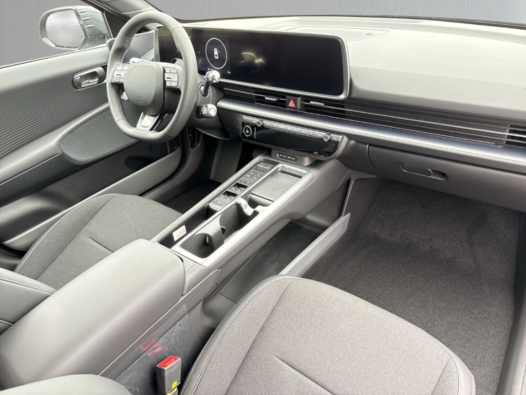 Fahrzeugabbildung Hyundai IONIQ 6 EV FL MY26 84kWh 2WD CENTRIQ Matrix LED Blendfreies Fernl. Kurvenlicht ACC