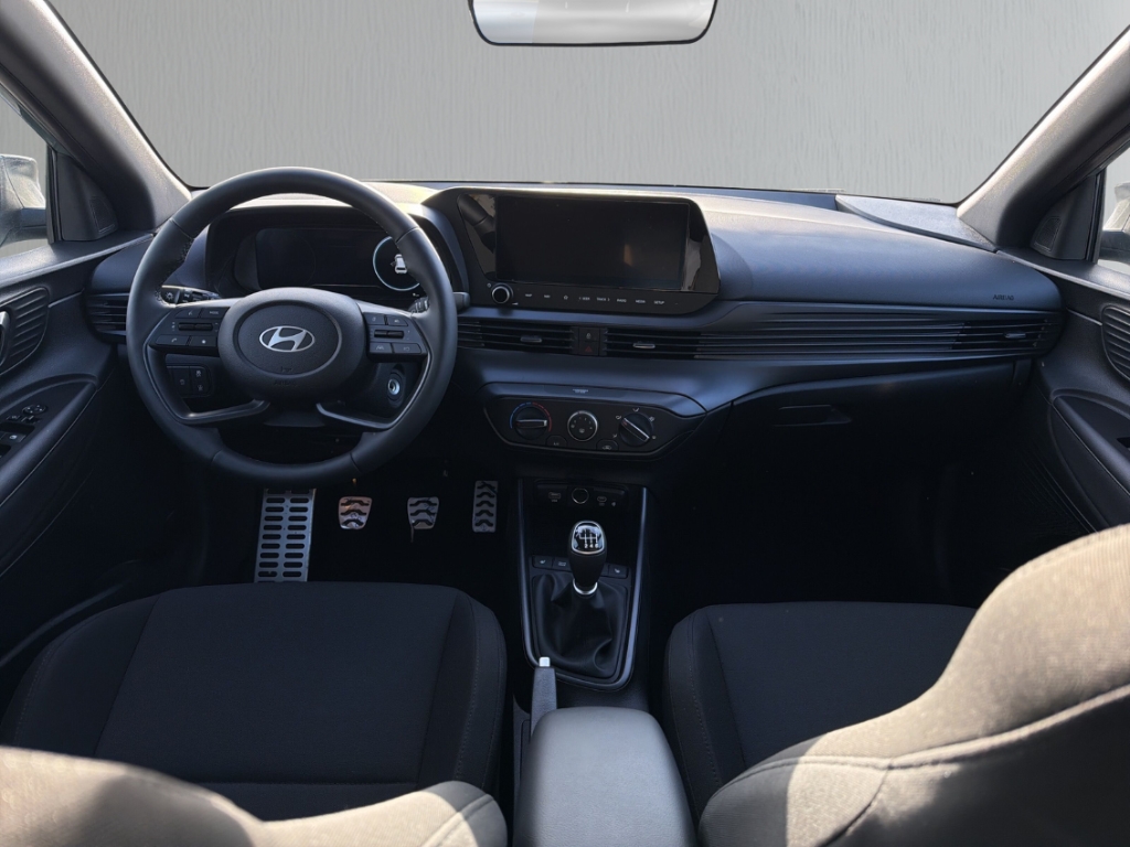 Fahrzeugabbildung Hyundai BAYON FL MY26 1.0 T-GDI MT Blackline Navi Digitales Cockpit LED Apple CarPlay Android Auto