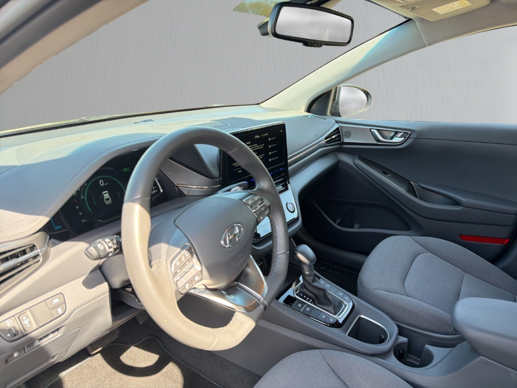 Fahrzeugabbildung Hyundai IONIQ 1.6 GDI Style PHEV beh.Lenkr LED SHZ R-Kam