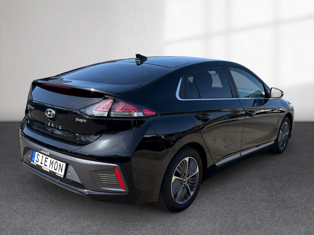 Fahrzeugabbildung Hyundai IONIQ 1.6 GDI Style PHEV beh.Lenkr LED SHZ R-Kam