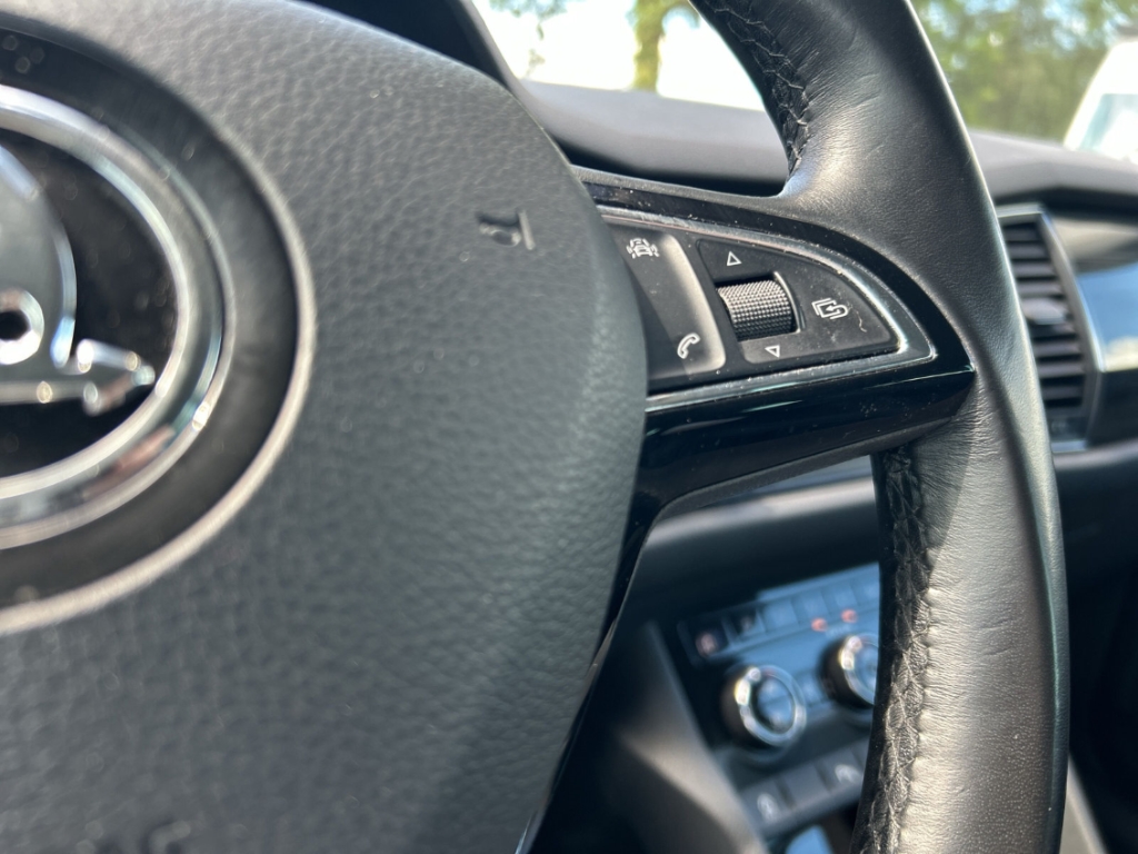 Fahrzeugabbildung SKODA Kodiaq TDI 4x4 DSG Style AHK ACC Navi SHZ KeyLess
