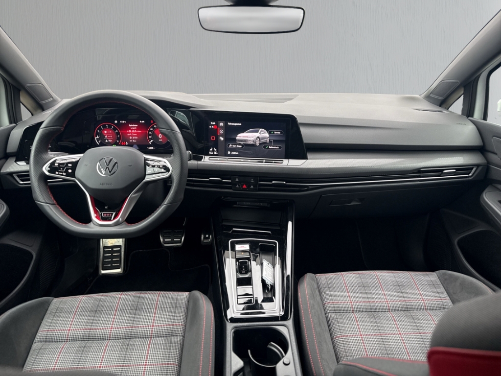 Fahrzeugabbildung Volkswagen Golf VIII 2.0 DSG AHK LED+ LHZ SHZ digiCock PDC