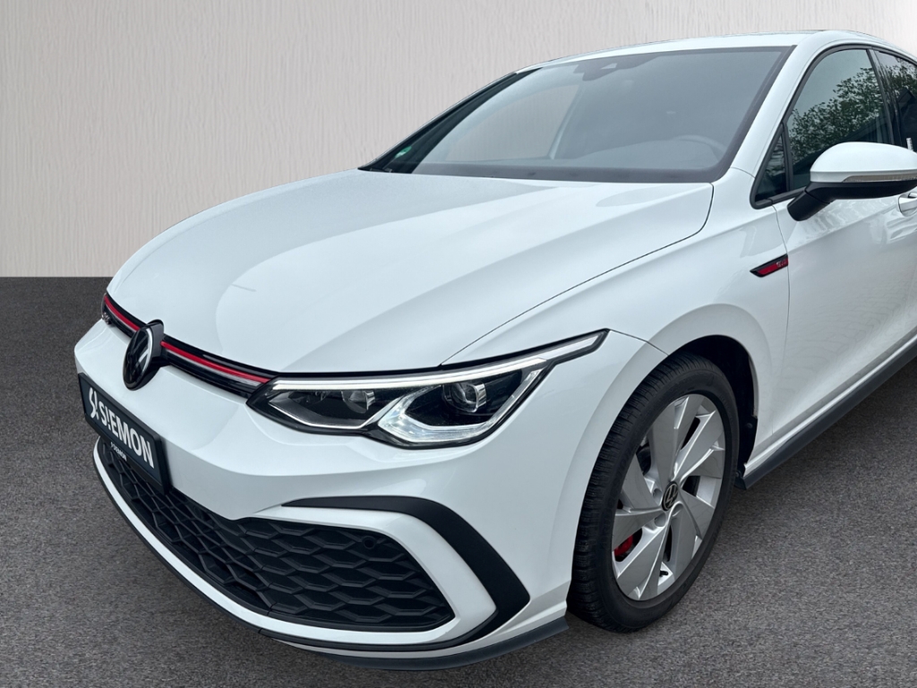 Fahrzeugabbildung Volkswagen Golf VIII 2.0 DSG AHK LED+ LHZ SHZ digiCock PDC