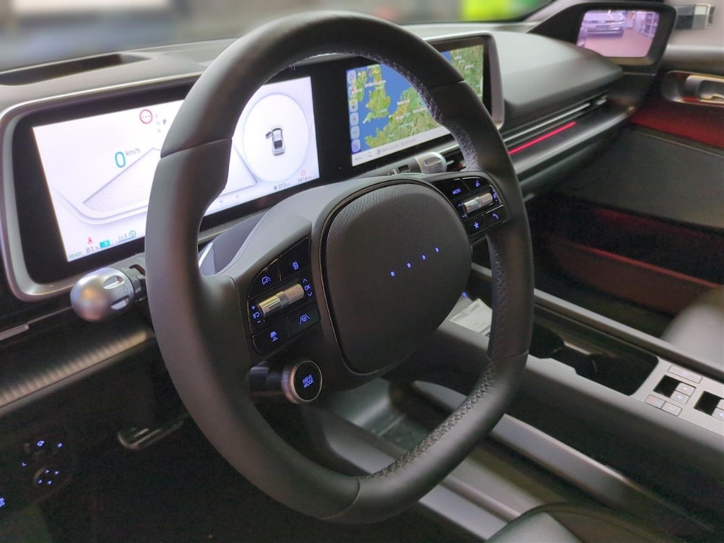 Fahrzeugabbildung Hyundai IONIQ 6 77,4kWh 2WD UNIQ Digi-Spiegel 20LM Schiebedach HUD Navi Digitales Cockpit