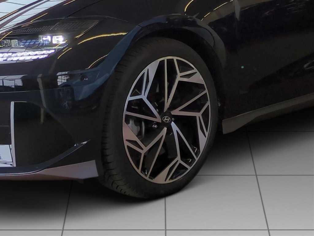 Fahrzeugabbildung Hyundai IONIQ 6 77,4kWh 2WD UNIQ Digi-Spiegel 20LM Schiebedach HUD Navi Digitales Cockpit