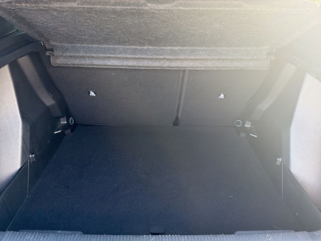 Fahrzeugabbildung Peugeot 2008 Style LED PDC Klimaaut. Temp.