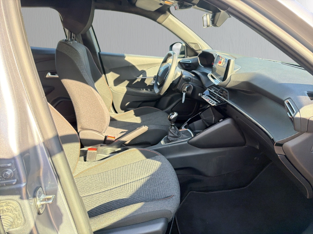 Fahrzeugabbildung Peugeot 2008 Style LED PDC Klimaaut. Temp.