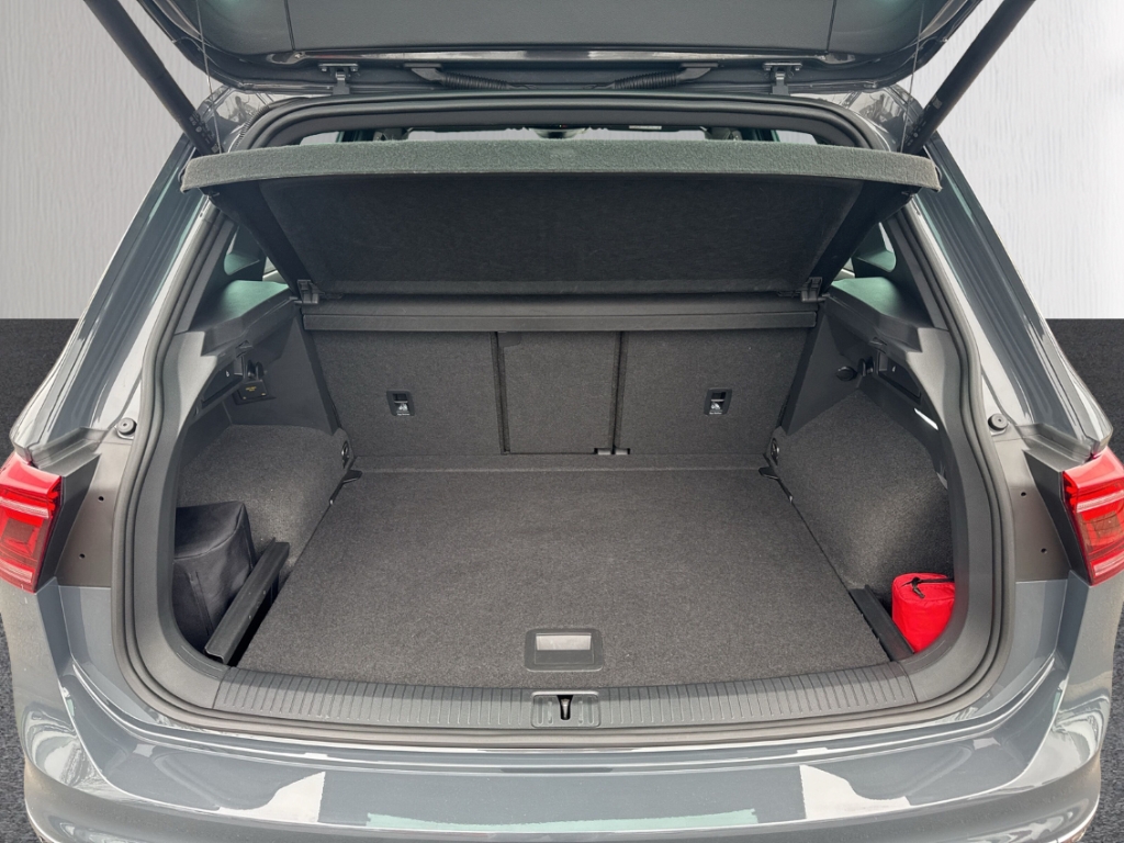 Fahrzeugabbildung Volkswagen Tiguan 1.5 TSI DSG R-Line ACC PDCv+h LED SHZ Keyless
