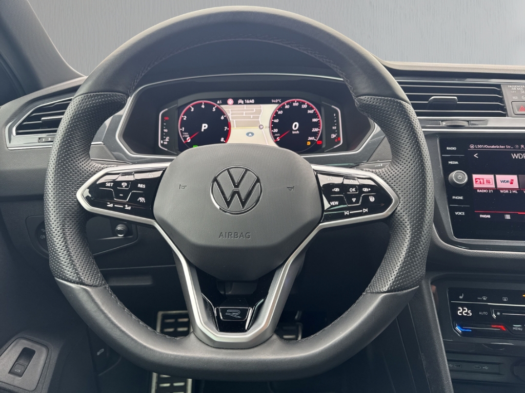 Fahrzeugabbildung Volkswagen Tiguan 1.5 TSI DSG R-Line ACC PDCv+h LED SHZ Keyless