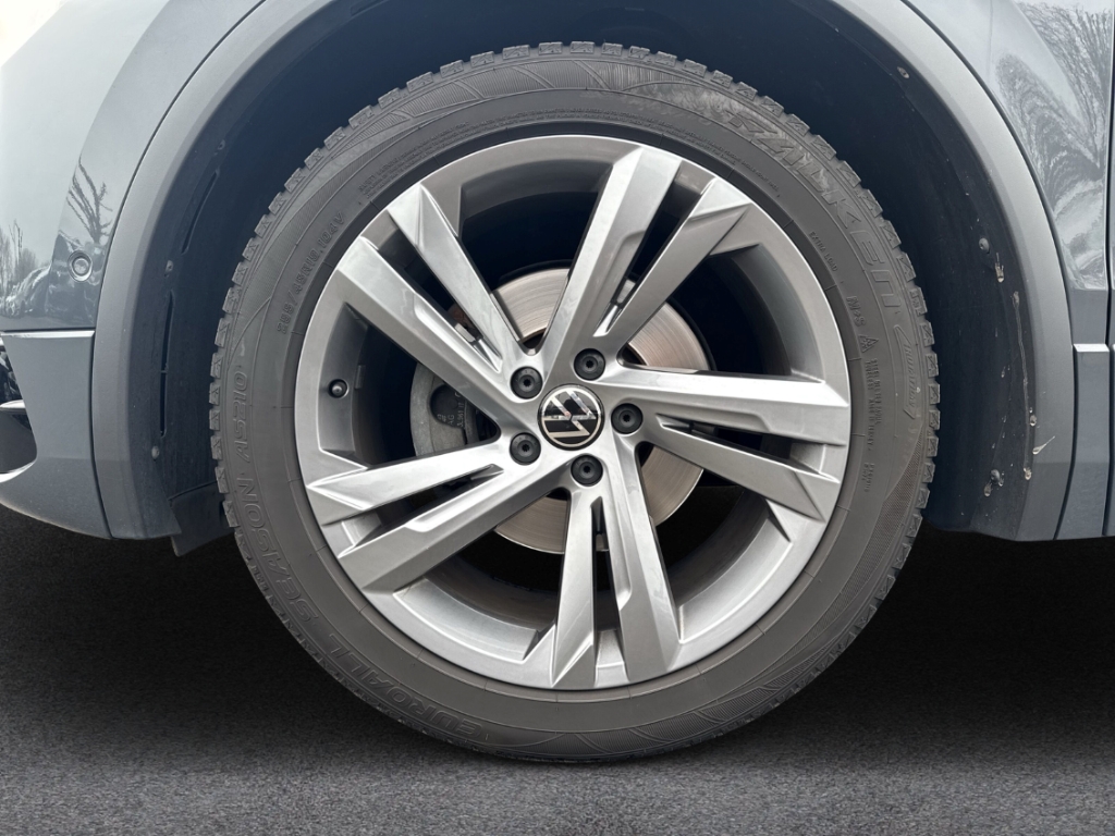 Fahrzeugabbildung Volkswagen Tiguan 1.5 TSI DSG R-Line ACC PDCv+h LED SHZ Keyless