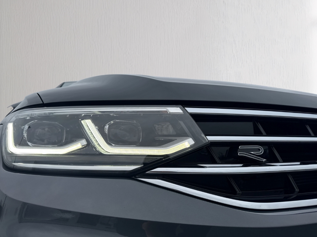 Fahrzeugabbildung Volkswagen Tiguan 1.5 TSI DSG R-Line ACC PDCv+h LED SHZ Keyless