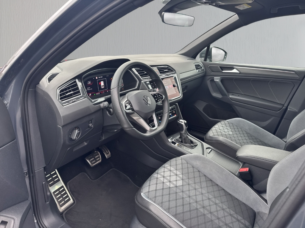 Fahrzeugabbildung Volkswagen Tiguan 1.5 TSI DSG R-Line ACC PDCv+h LED SHZ Keyless