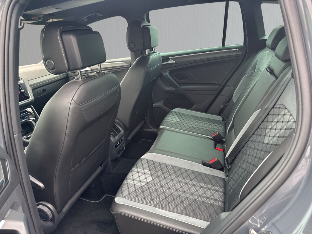 Fahrzeugabbildung Volkswagen Tiguan 1.5 TSI DSG R-Line ACC PDCv+h LED SHZ Keyless