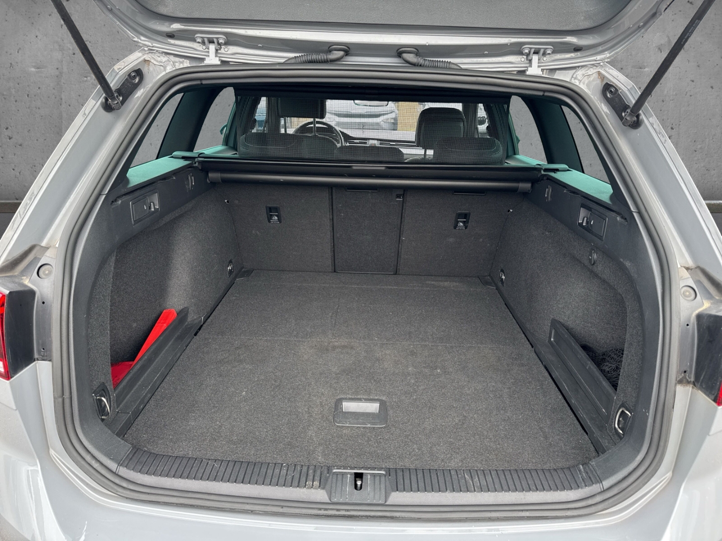 Fahrzeugabbildung Volkswagen Passat TDI VAR. R-LINE NAV KLIM SHZ ACC MASSAGE