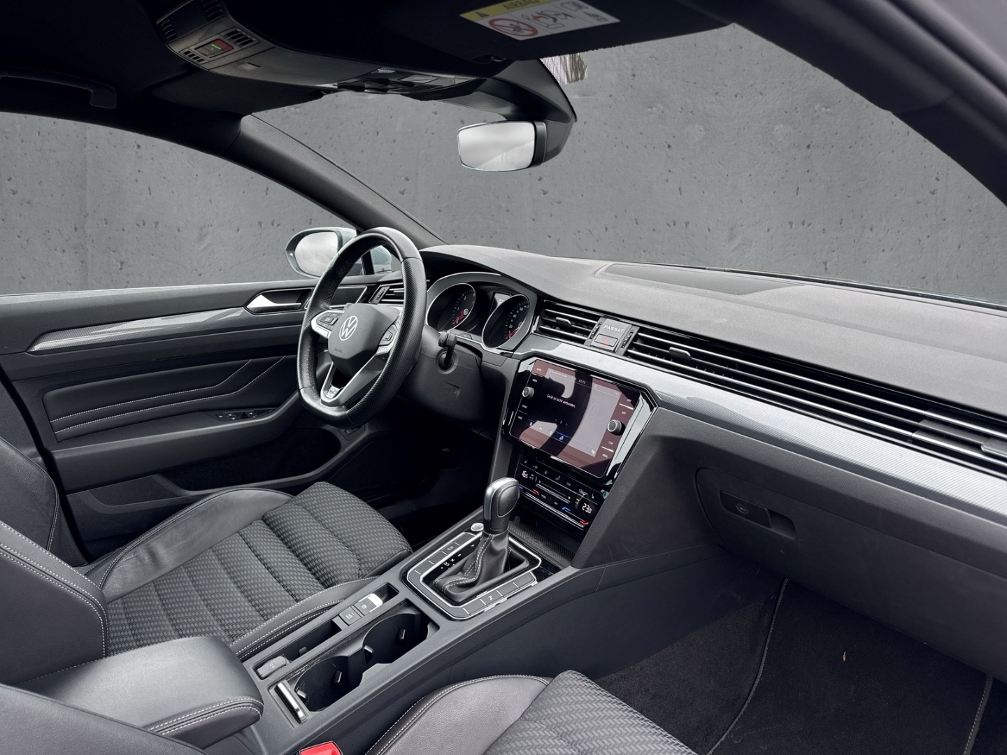 Fahrzeugabbildung Volkswagen Passat TDI VAR. R-LINE NAV KLIM SHZ ACC MASSAGE