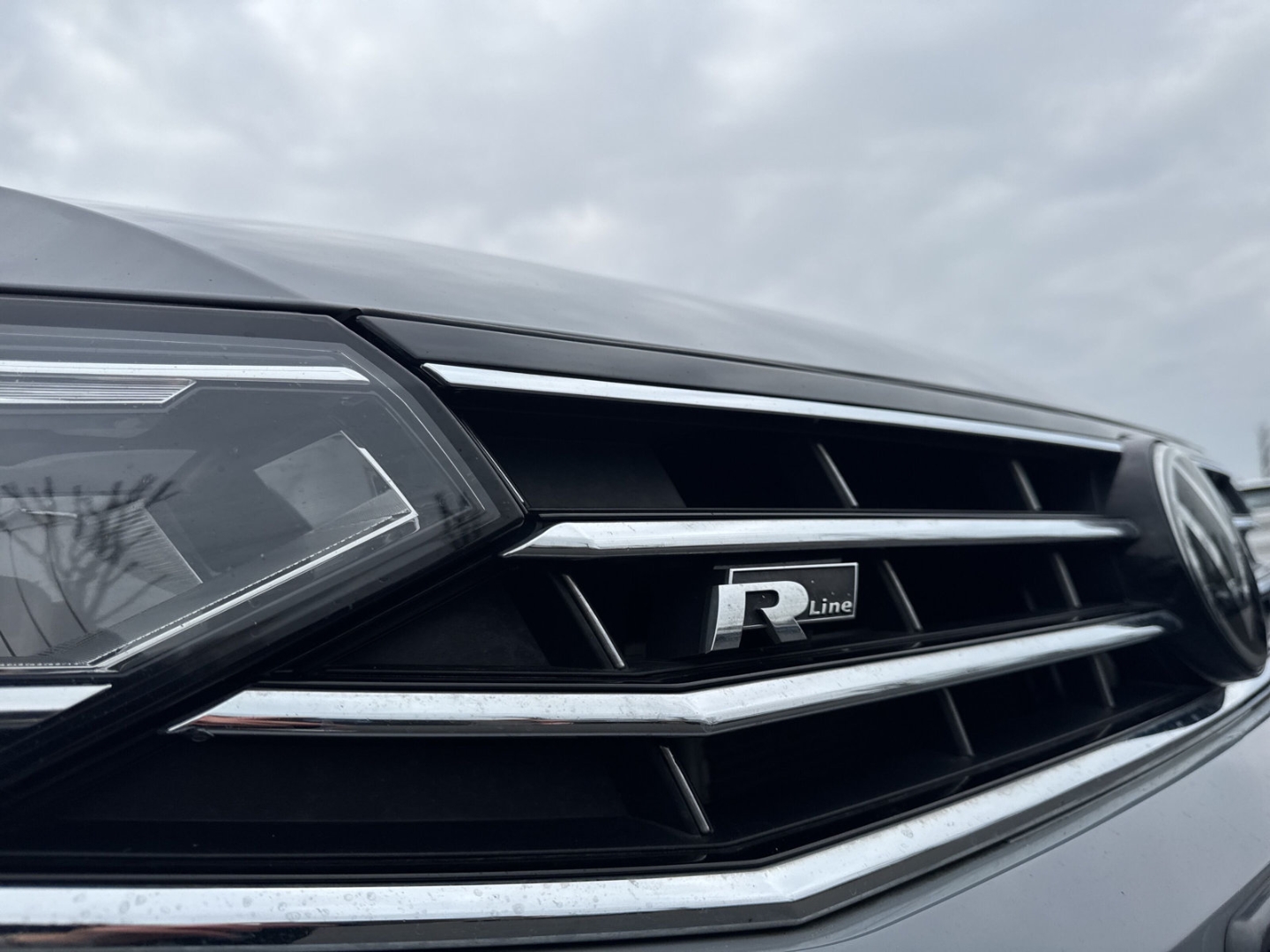 Fahrzeugabbildung Volkswagen Passat TDI VAR. R-LINE NAV KLIM SHZ ACC MASSAGE