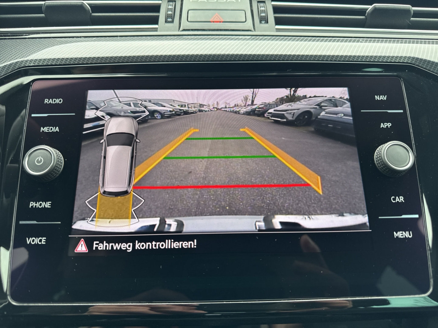 Fahrzeugabbildung Volkswagen Passat TDI VAR. R-LINE NAV KLIM SHZ ACC MASSAGE