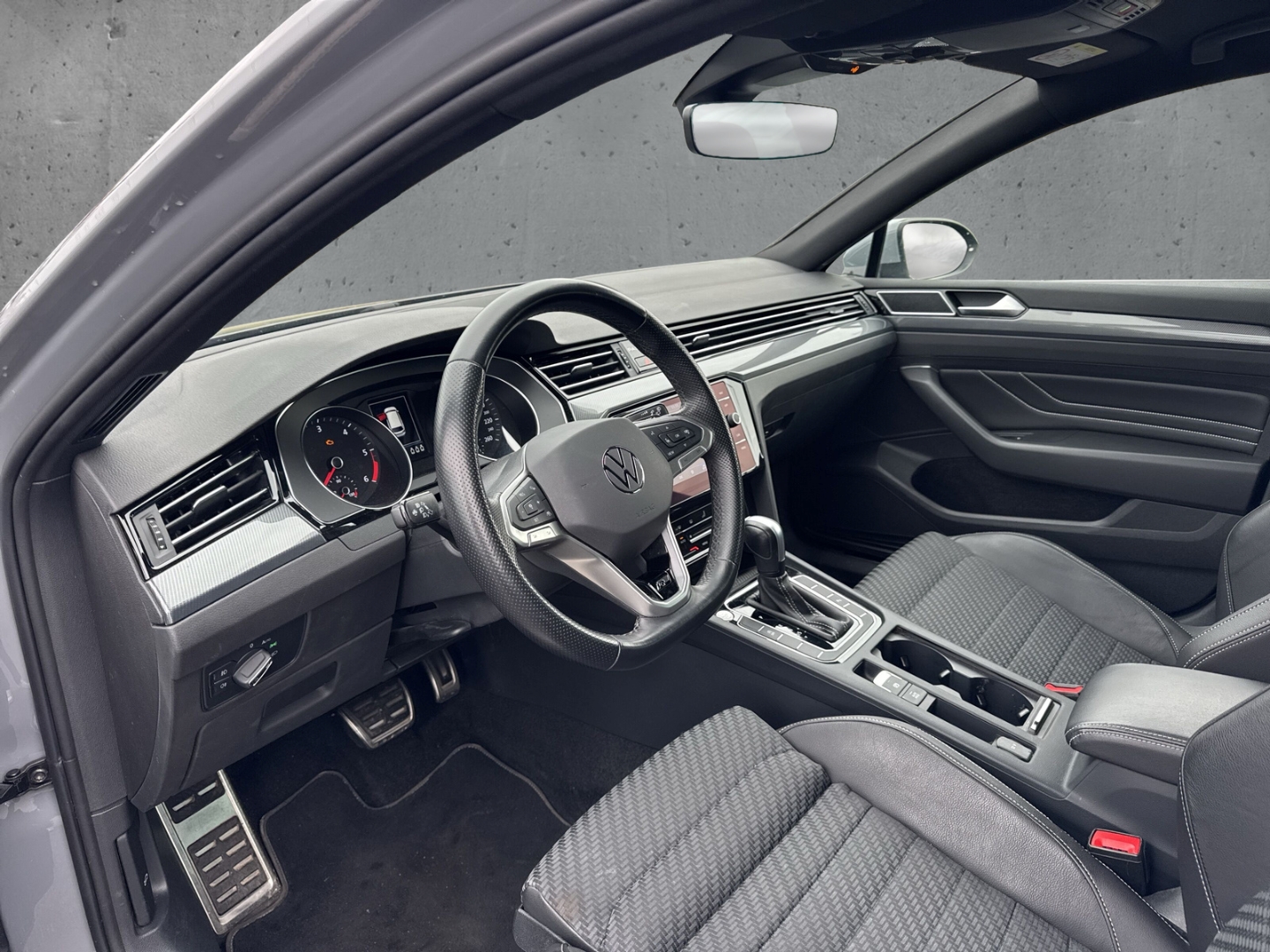 Fahrzeugabbildung Volkswagen Passat TDI VAR. R-LINE NAV KLIM SHZ ACC MASSAGE