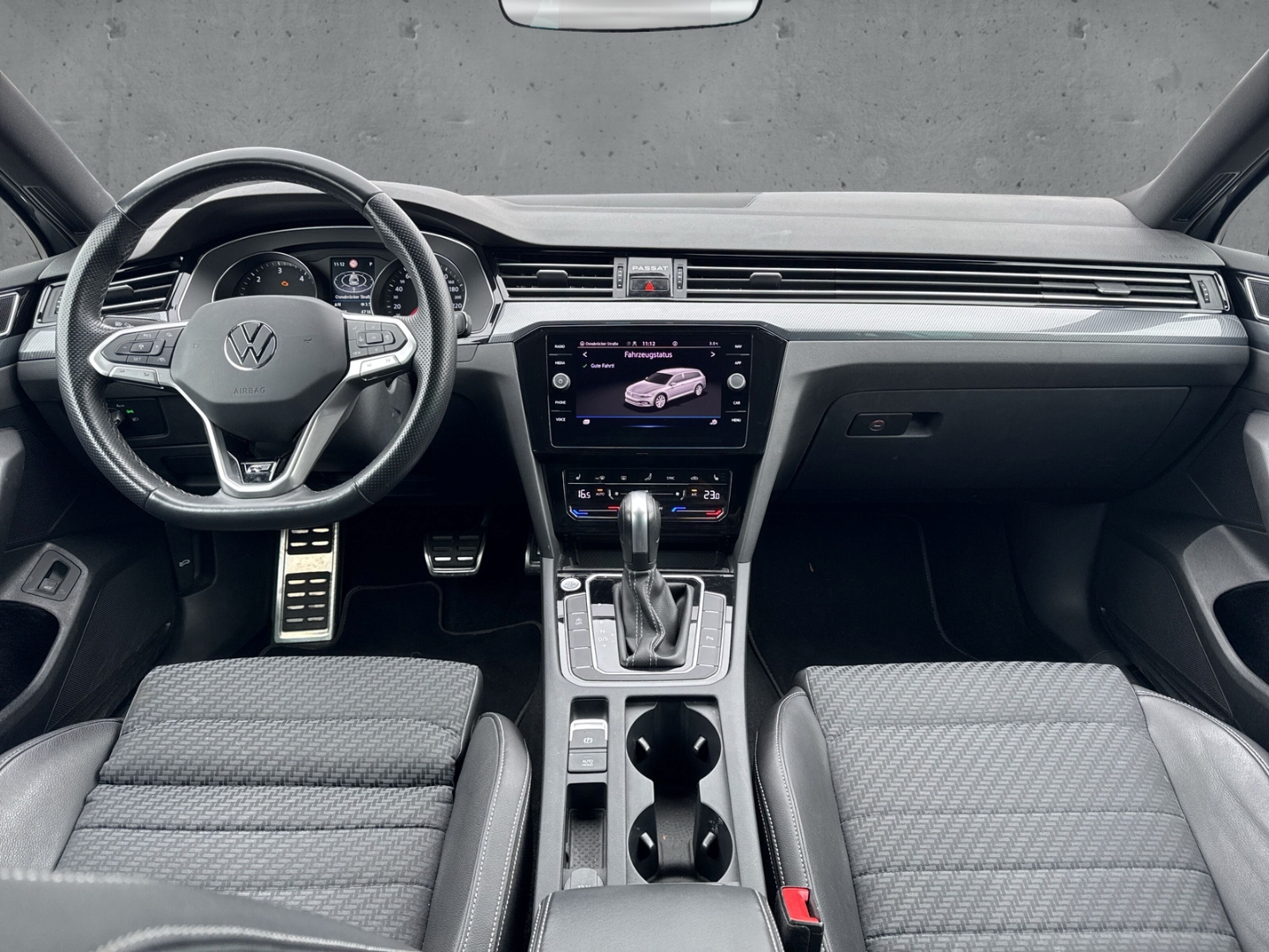 Fahrzeugabbildung Volkswagen Passat TDI VAR. R-LINE NAV KLIM SHZ ACC MASSAGE