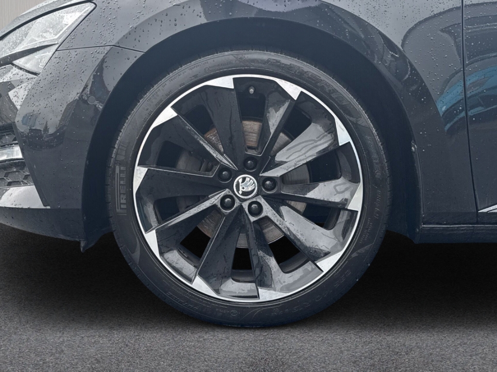 Fahrzeugabbildung SKODA Superb Combi TDI DSG Sportline AHK LED NAVI PANO MatrixBeam