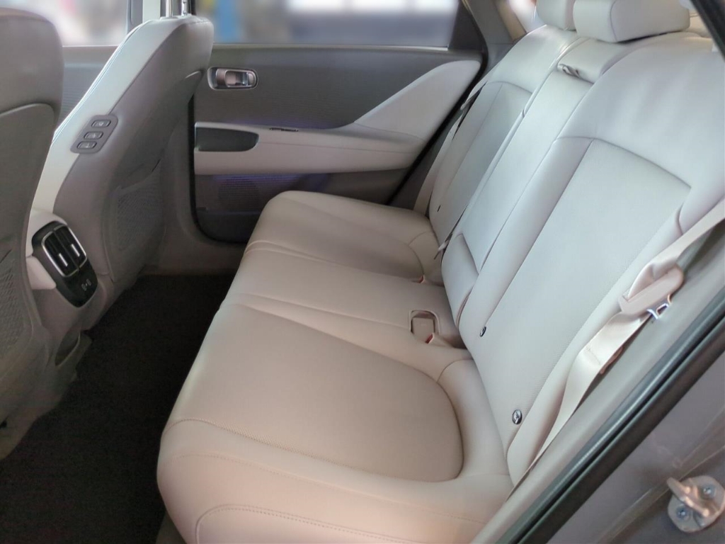 Fahrzeugabbildung Hyundai IONIQ 6 4WD 77,4kWh UNIQ Digi-Spiegel 20LM HUD Navi Digitales Cockpit Memory Sitze