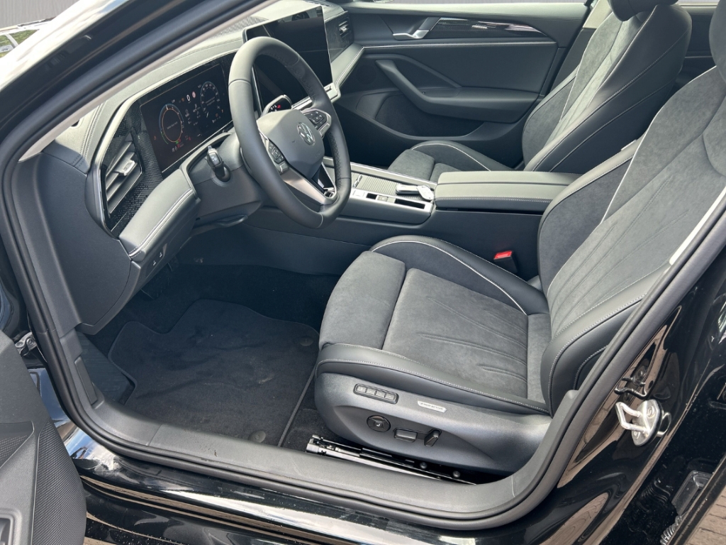 Fahrzeugabbildung Volkswagen Passat Variant 1.5 eHybrid DSG Business AHK NAVI