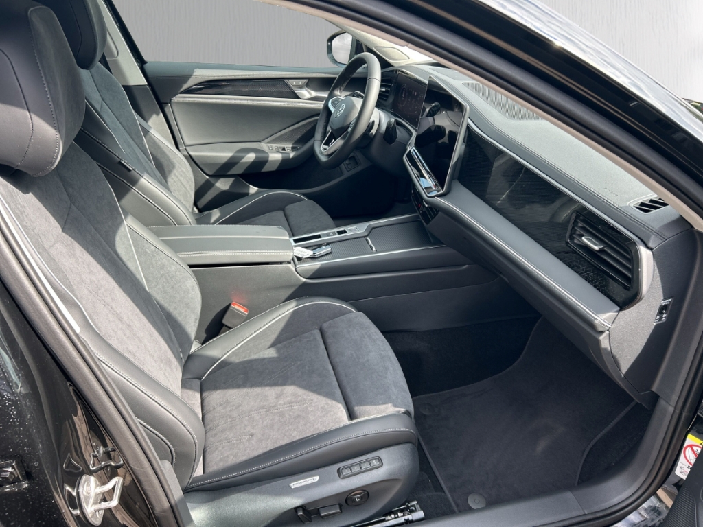 Fahrzeugabbildung Volkswagen Passat Variant 1.5 eHybrid DSG Business AHK NAVI