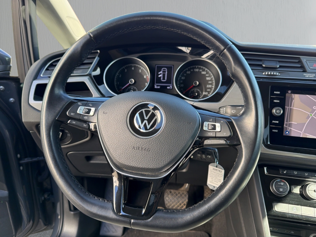Fahrzeugabbildung Volkswagen Touran 1.5 TSI DSG 7-Sitzer Comfortline Navi ACC