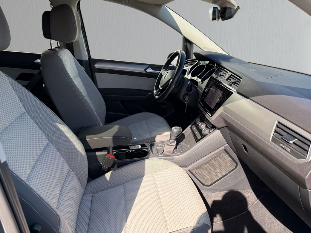 Fahrzeugabbildung Volkswagen Touran 1.5 TSI DSG 7-Sitzer Comfortline Navi ACC