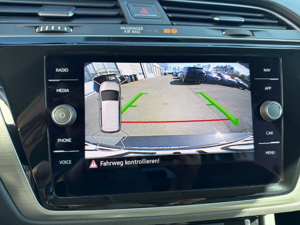 Fahrzeugabbildung Volkswagen Touran 1.5 TSI DSG 7-Sitzer Comfortline Navi ACC