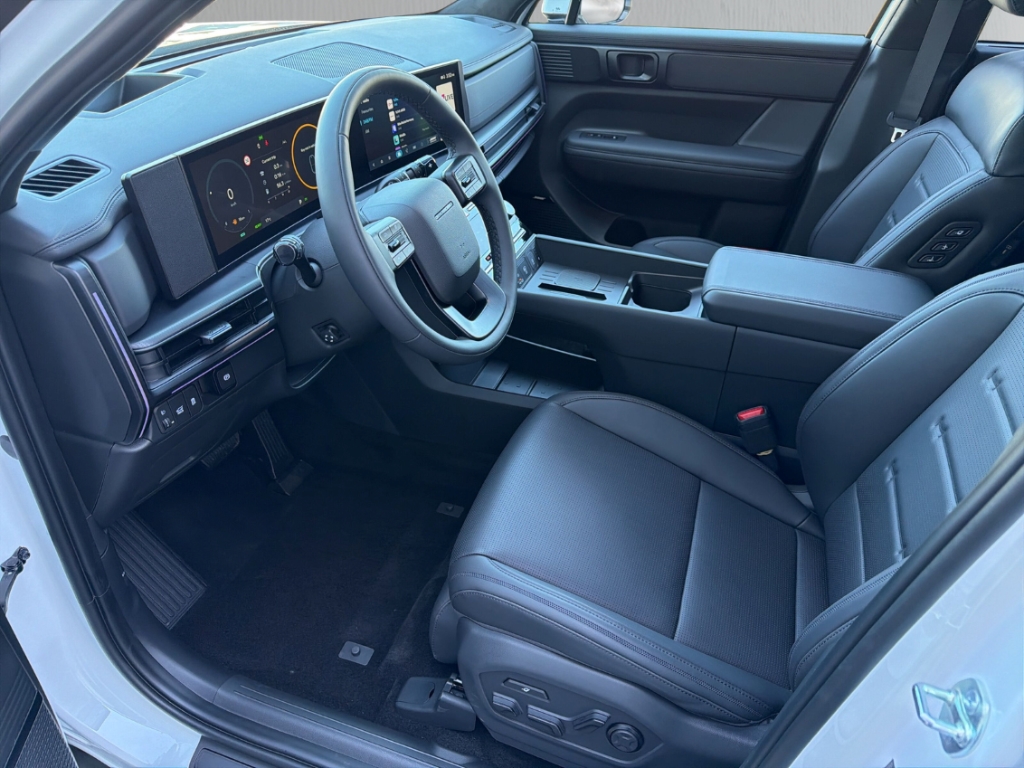 Fahrzeugabbildung Hyundai SANTA FE MY26 HEV 1.6 2WD BLACKLINE Schiebedach HUD Navi Leder digitales Cockpit