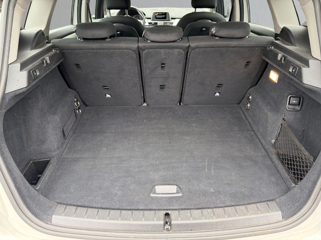 Fahrzeugabbildung BMW 218 Active Tourer d Advantage AHK SHZ PDC Navi LE