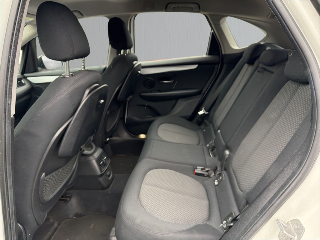 Fahrzeugabbildung BMW 218 Active Tourer d Advantage AHK SHZ PDC Navi LE