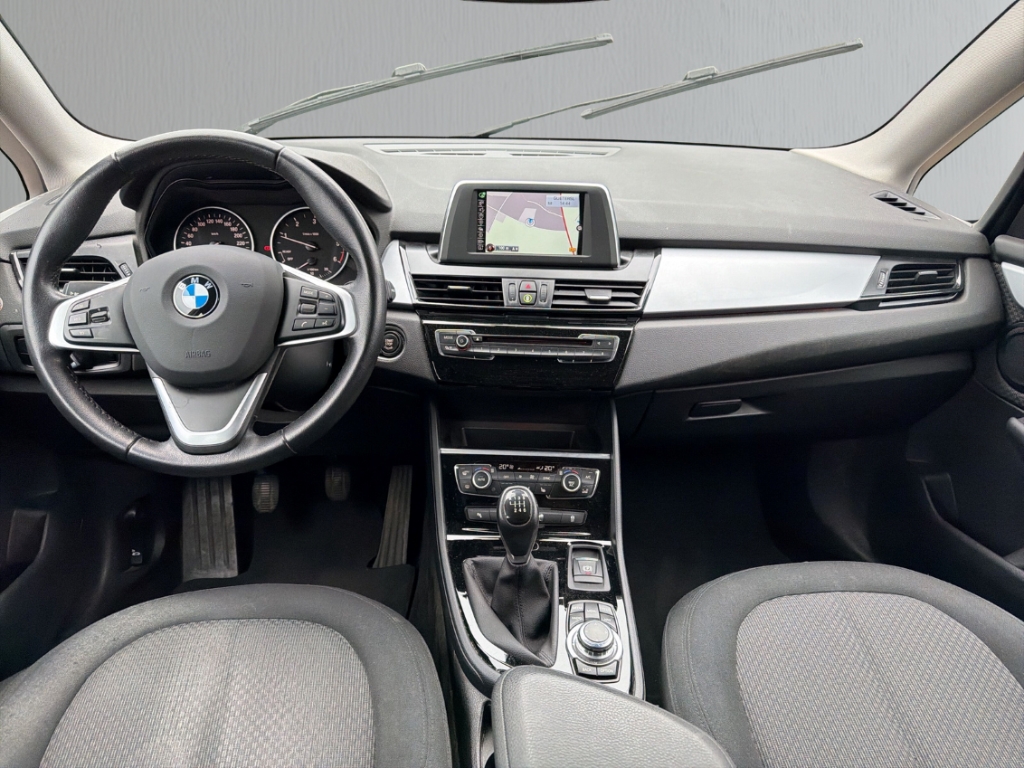 Fahrzeugabbildung BMW 218 Active Tourer d Advantage AHK SHZ PDC Navi LE