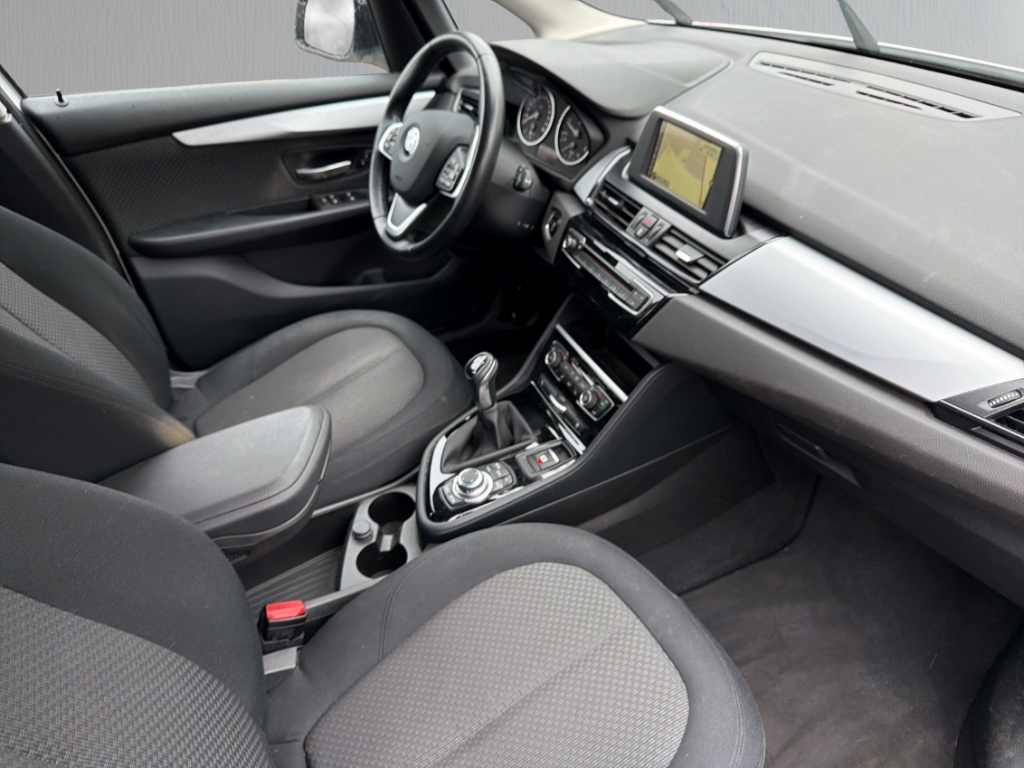 Fahrzeugabbildung BMW 218 Active Tourer d Advantage AHK SHZ PDC Navi LE