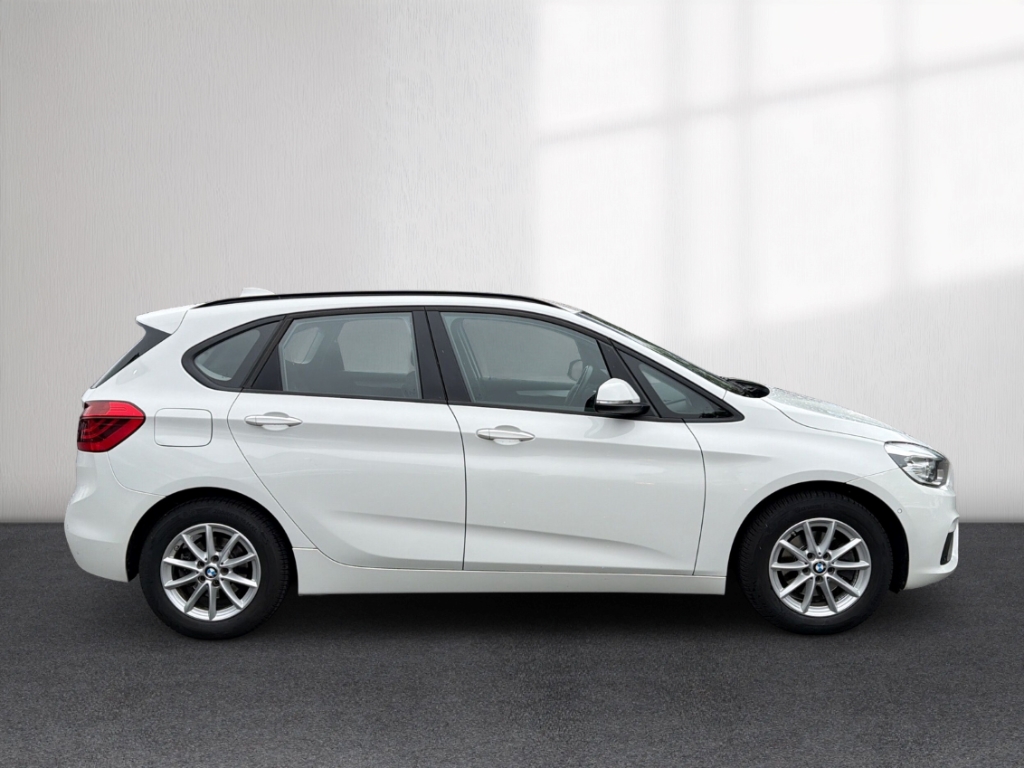 Fahrzeugabbildung BMW 218 Active Tourer d Advantage AHK SHZ PDC Navi LE