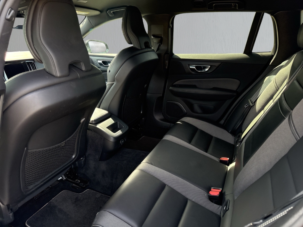 Fahrzeugabbildung Volvo V60 R-Design Navi Digitales Cockpit Memory Sitz