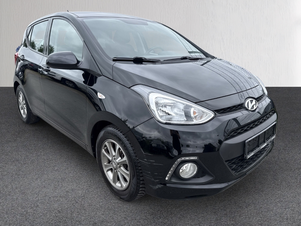 Fahrzeugabbildung Hyundai i10 1.0 FIFA Edition 1.Hand Klima SHZ BT Allwetter